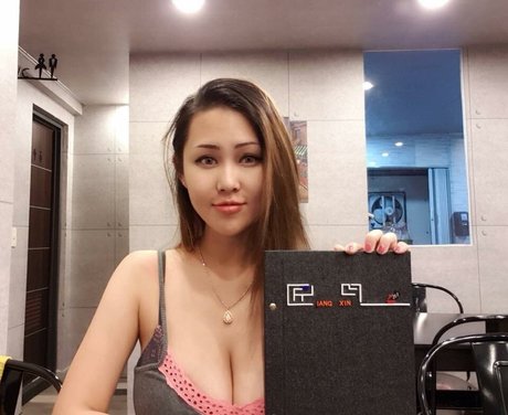 big tits midget onlyfans naked img