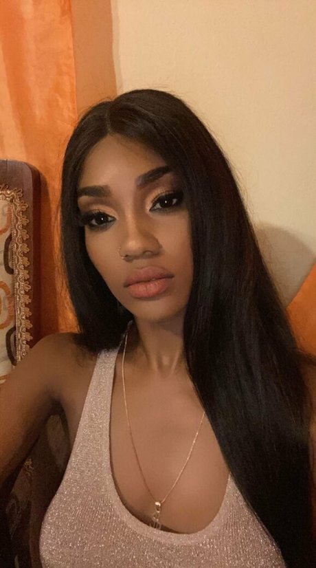 Caramelitooo nice model pic