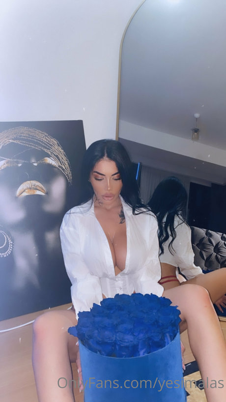 yesimalas nudes model img