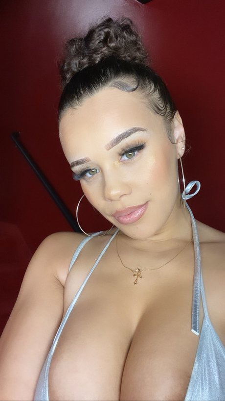 Bootie Bandit model pretty pic