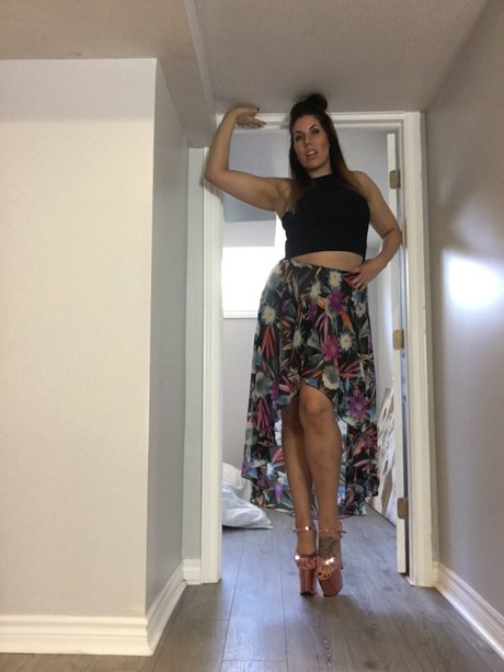 Tall Goddess Gia star top galleries