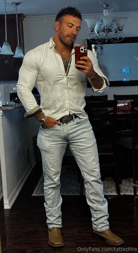 Tattedfire pornographic model pic