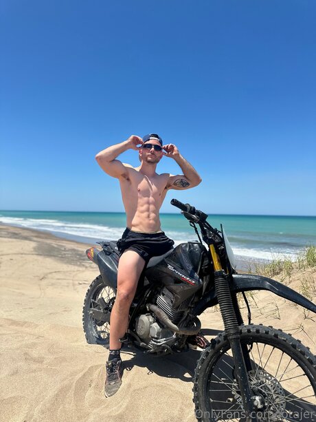 Jotajer model naked img