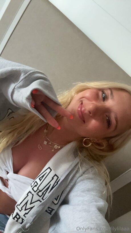 Ilylilaaa pornstar nude photo