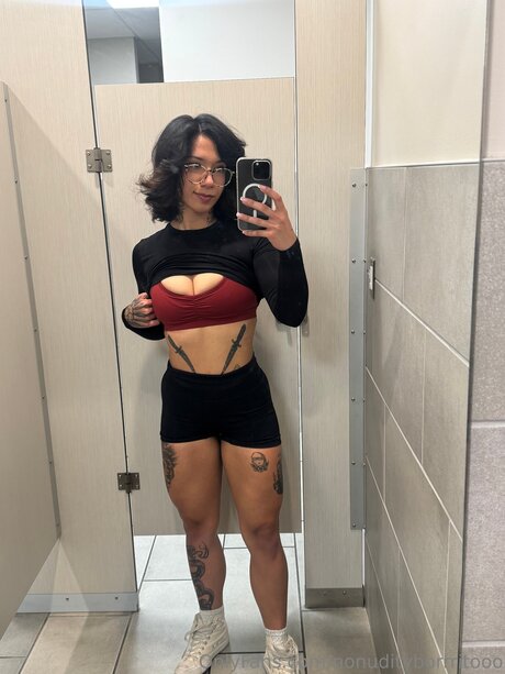 Yoursecretrito naked star pic