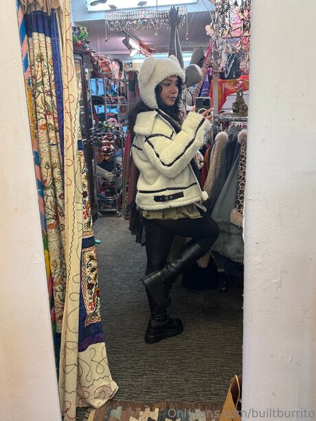 Yoursecretrito star hot pics