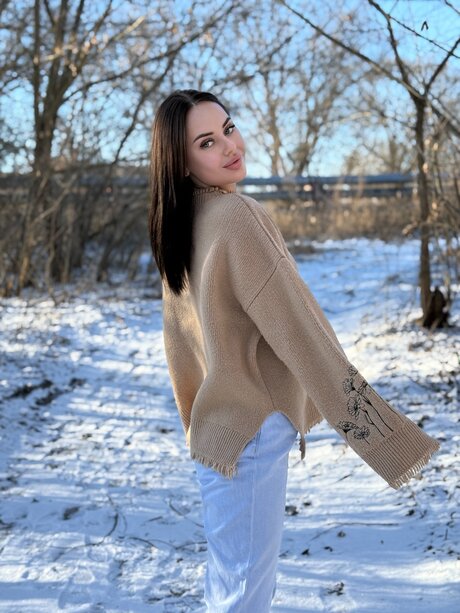 Mary Plays high quality model picture