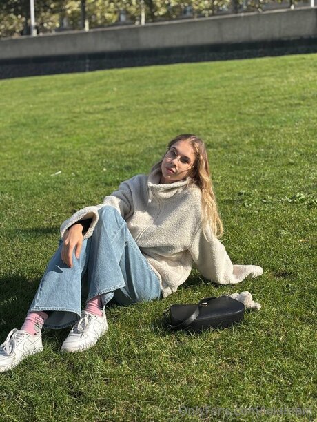 Lolabrain pretty model images