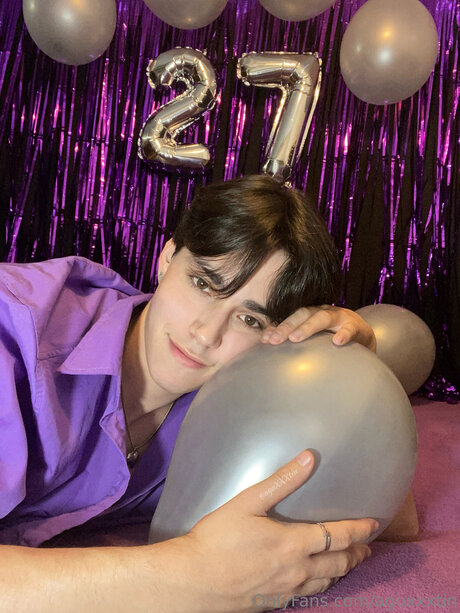 Aguxxxtin model nude pics