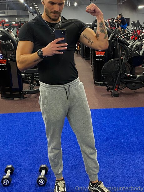 Gunterbody sexy model pic