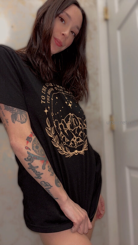 Ursecretava adult model pic