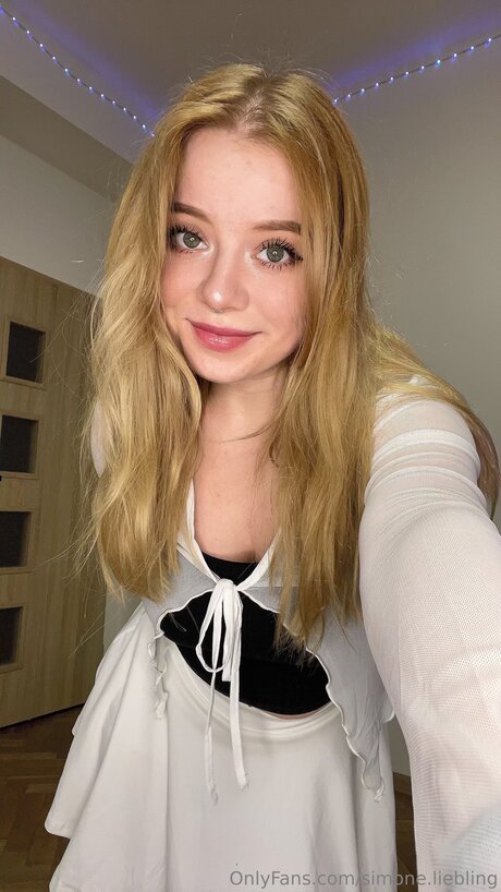 Simunka Show high quality star photos