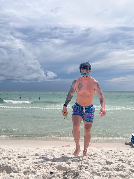 Im Your Hunkleberry nude actress galleries