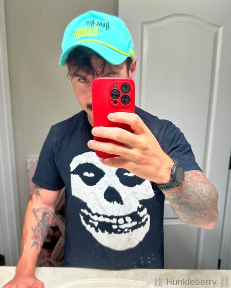 Im Your Hunkleberry star naked pic