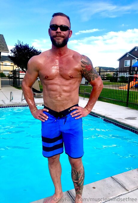 Musclemindsetfree model adult picture