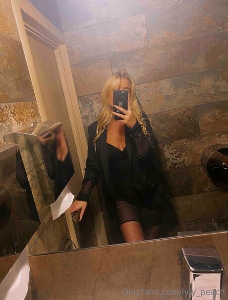 Lyly Peach star nude galleries