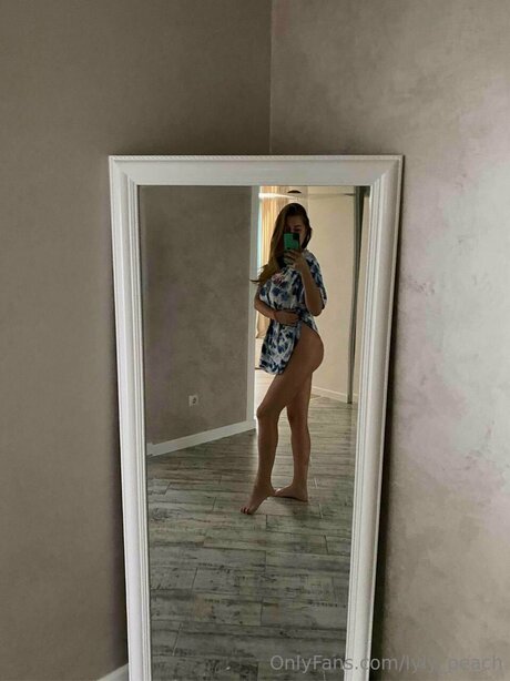 Lyly Peach pornstar sexy gallery