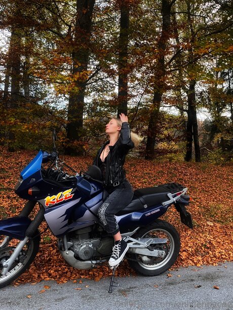 Onlyjennycee perfect model picture