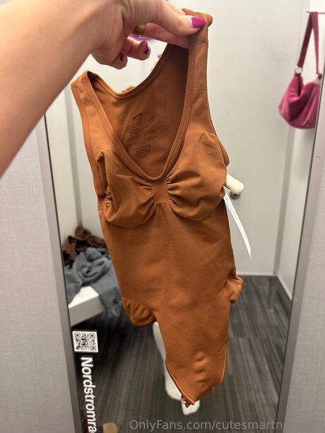 Cutesmartnudegirl star top pic