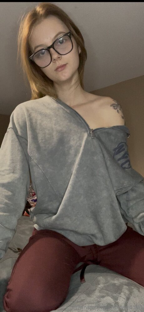 Elizarowe8383 art actress photos