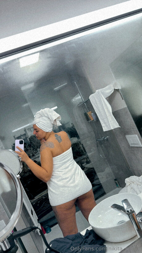 Nikita Suave top actress img