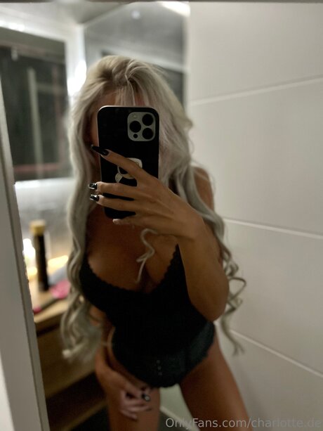 Charlotte De adult model img