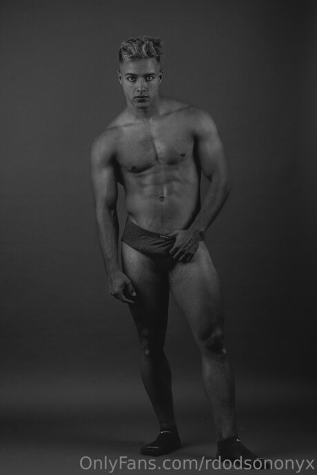 Rdodsononyx porn star photos