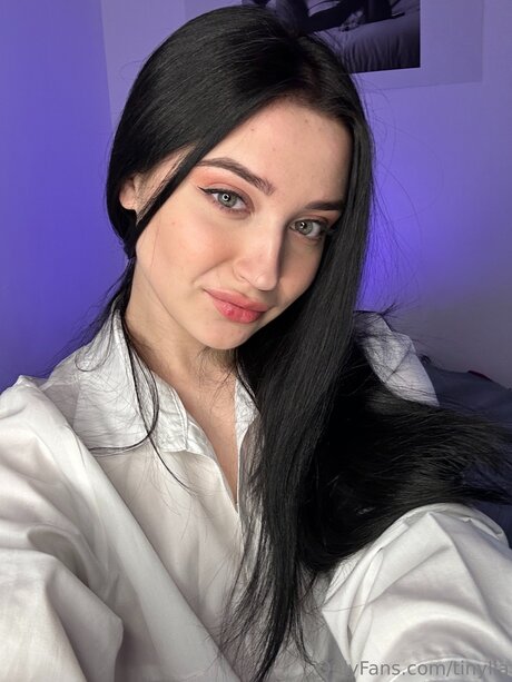 Tinylia art actress pics