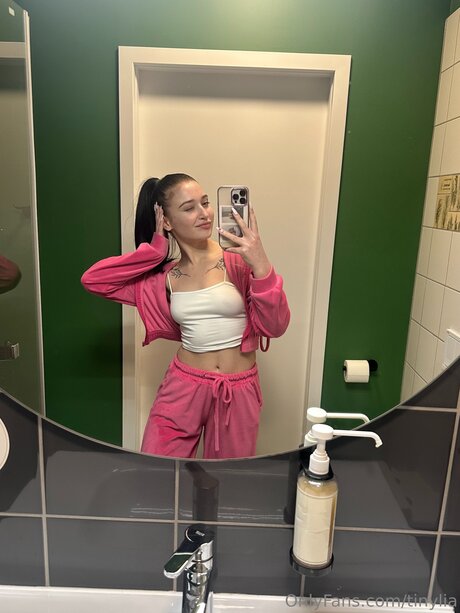 Tinylia naked actress photos