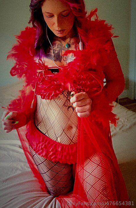 U476654381 porn model pic