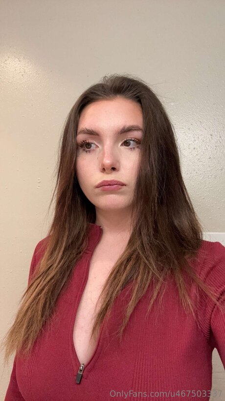 Skuishiiiposr hot model image