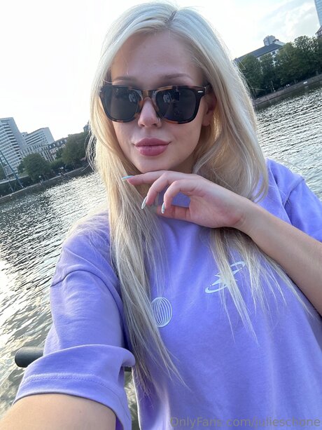 Julieschone sexy pornstar img