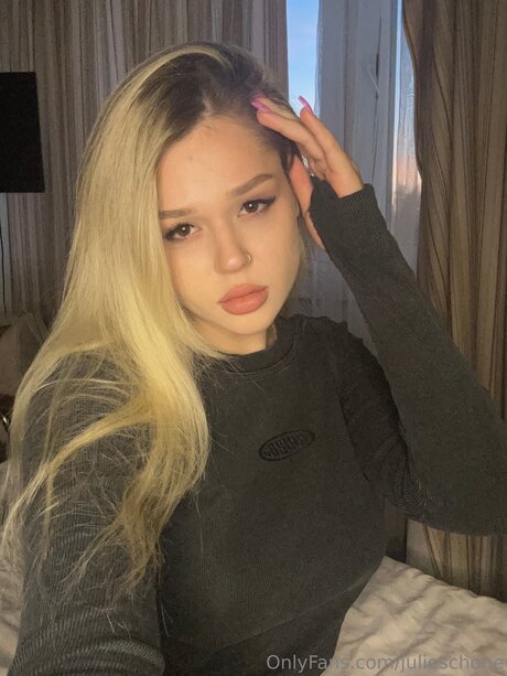 Julieschone best star images