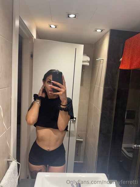 Noemyferretti best star photo