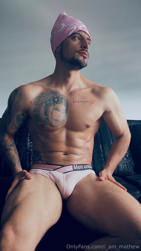 I Am Mathew nude model archive