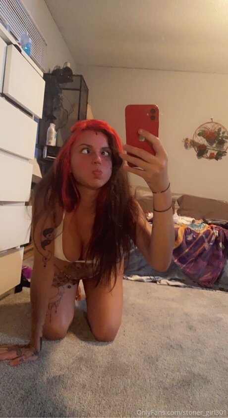 Stoner Girl301 hot actress images