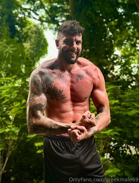 tiny onlyfans nude pic