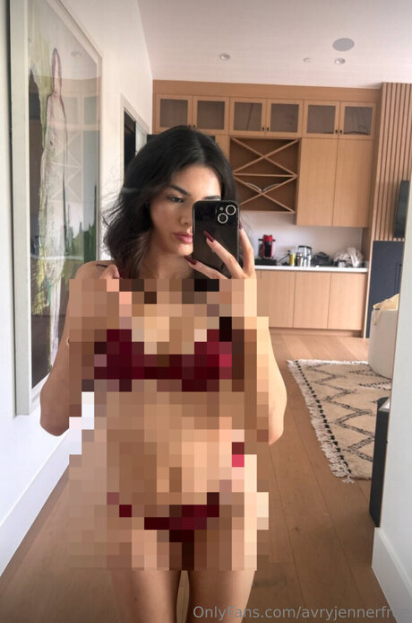 Avryjennerfree pretty actress pics