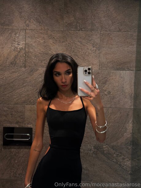 Moreanarose model sexy img