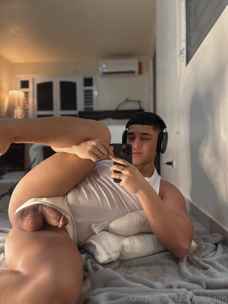 Yahrielm best model pictures