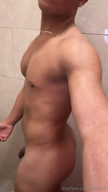 Yahrielm sexy actress archive