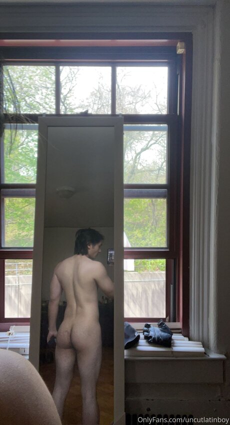 Uncutlatinboy porn model pic