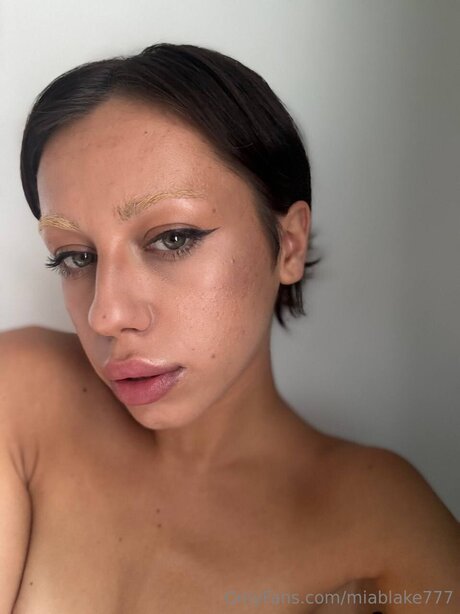 Ana Ji star sexy pic