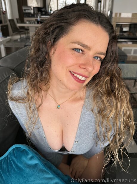 Lilymaecurls star erotic pictures