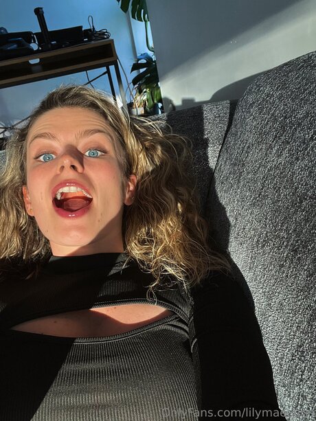 Lilymaecurls star hot picture