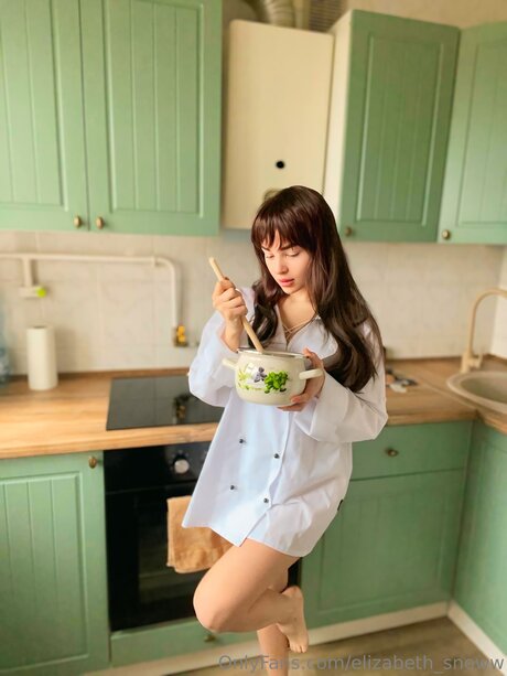 Elizabeth Dreamm exclusive actress galleries