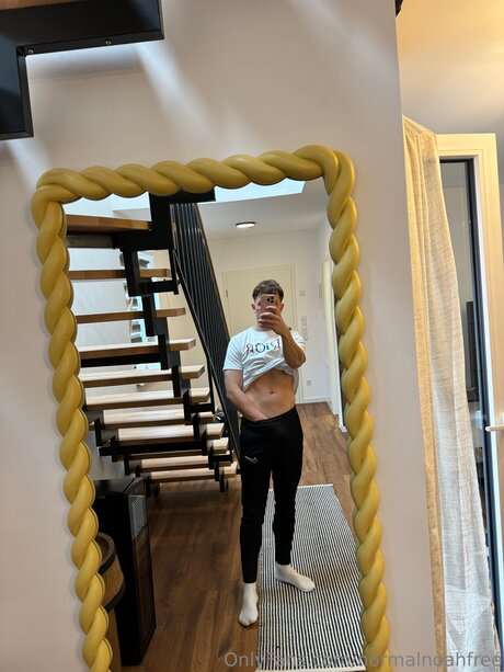 Normalnoahfree model free photos