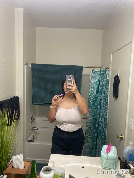 Chubbbyrose nude model photos