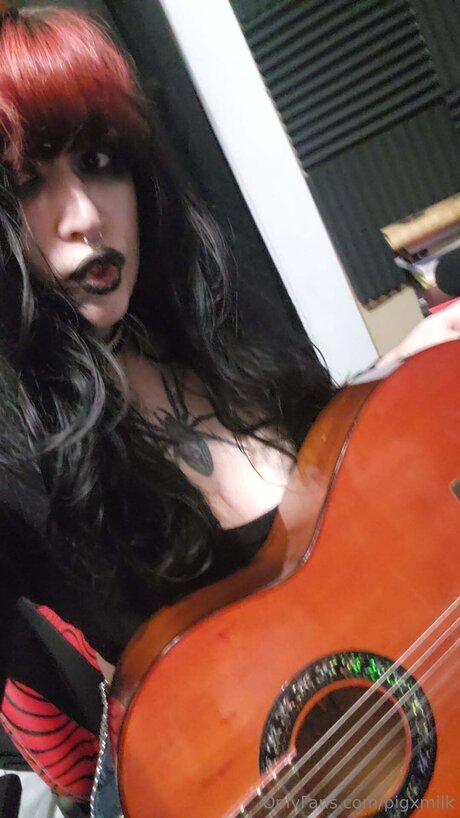 Pigxmilk sexy star image