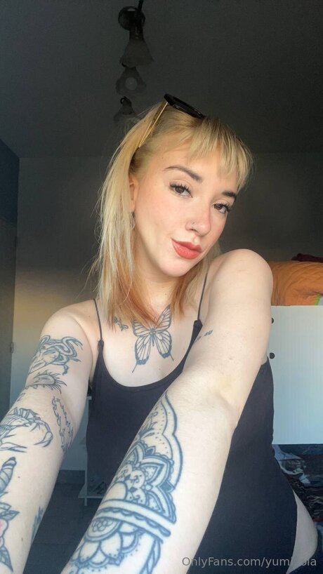 Yumi Lola exclusive actress archive